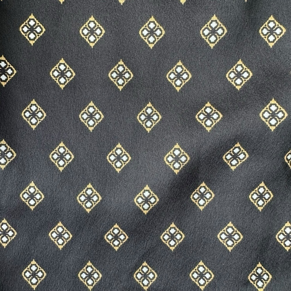 DYNAMITE V-NECK SHORT SLEEVE SATIN TOP IN BLACK WITH GOLD DETAILS  SIZE XS - Picture 5 of 11